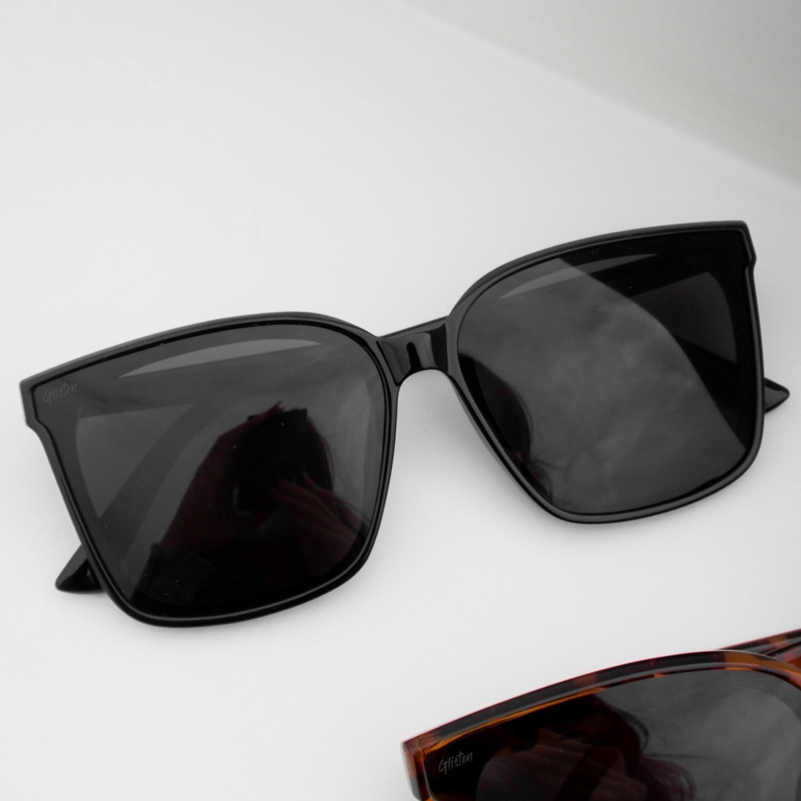 LUCY (BLACK)